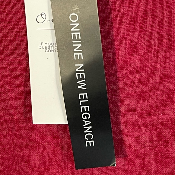 Women's NWT Oneine New Elegance Burgundy Top Size M - Picture 5 of 9